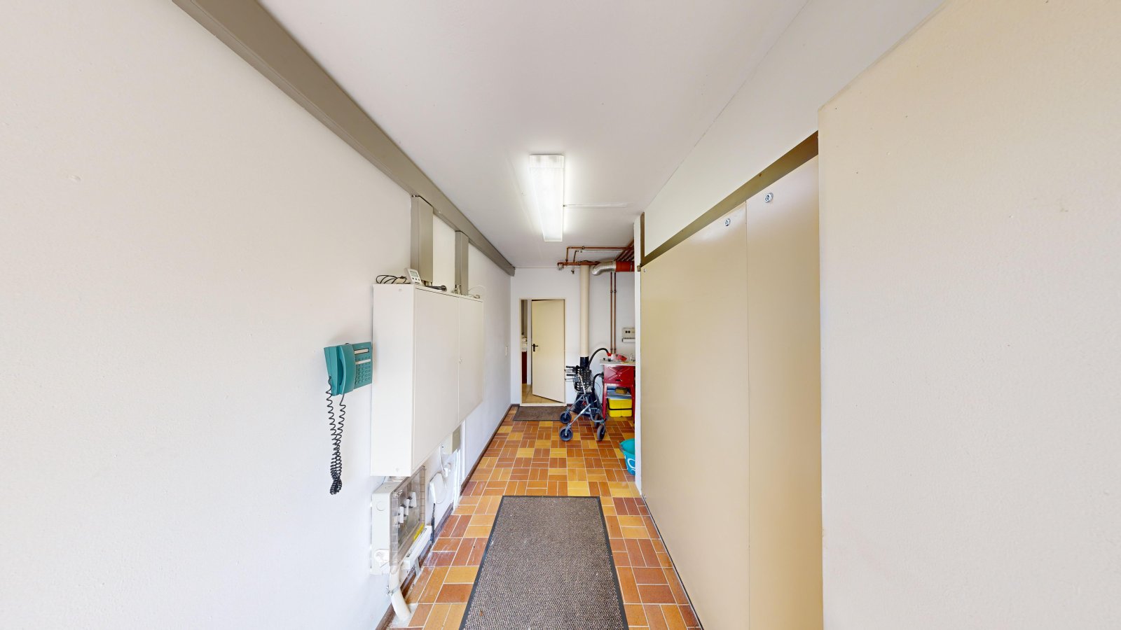 *VERKAUFT* | Einfamilienhaus mit 3 Garagen & Garten in idyllischer Waldrandlage