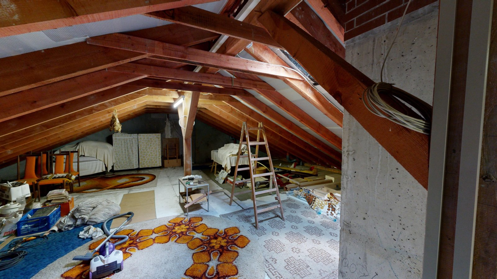 *VERKAUFT* | Einfamilienhaus mit 3 Garagen & Garten in idyllischer Waldrandlage