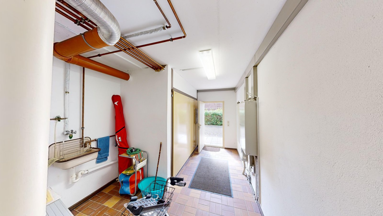 *VERKAUFT* | Einfamilienhaus mit 3 Garagen & Garten in idyllischer Waldrandlage