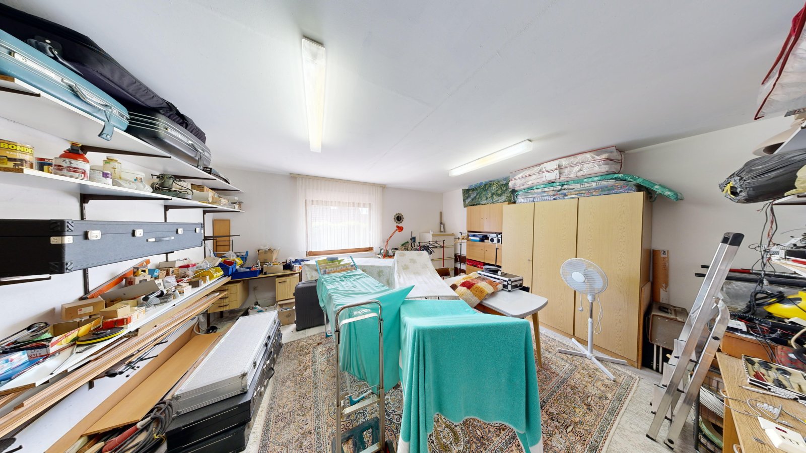 *VERKAUFT* | Einfamilienhaus mit 3 Garagen & Garten in idyllischer Waldrandlage