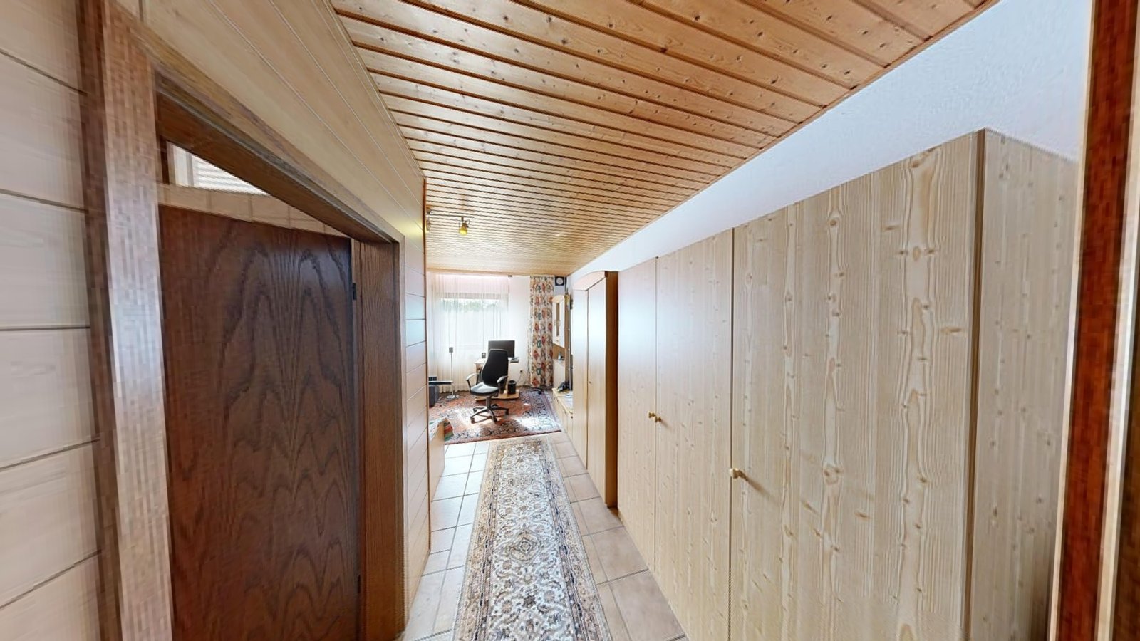 *VERKAUFT* | Einfamilienhaus mit 3 Garagen & Garten in idyllischer Waldrandlage