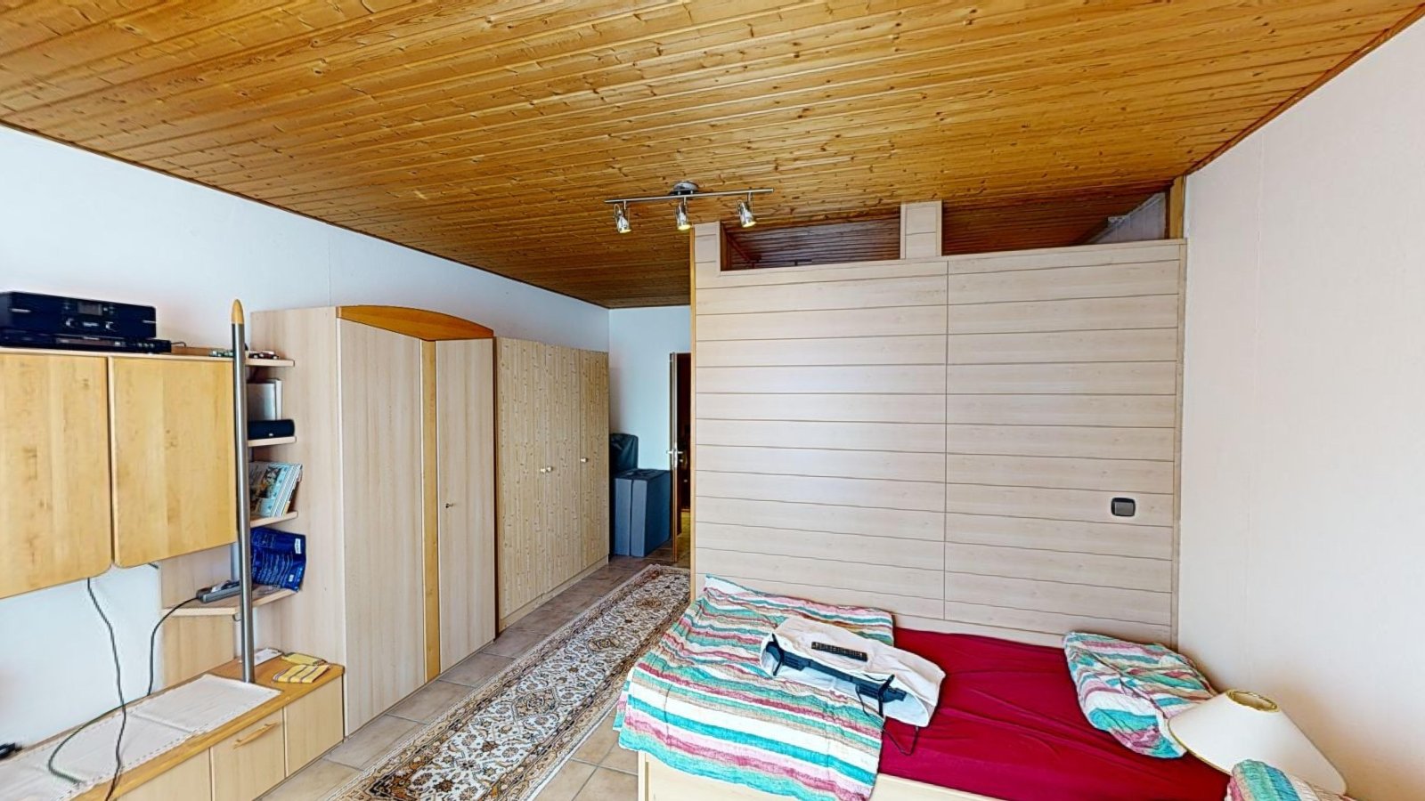 *VERKAUFT* | Einfamilienhaus mit 3 Garagen & Garten in idyllischer Waldrandlage