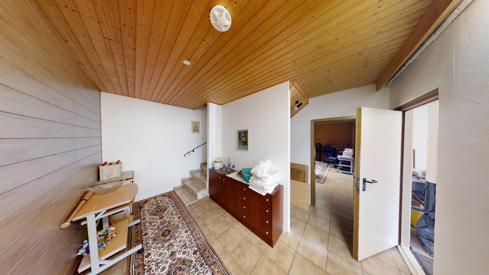 *VERKAUFT* | Einfamilienhaus mit 3 Garagen & Garten in idyllischer Waldrandlage