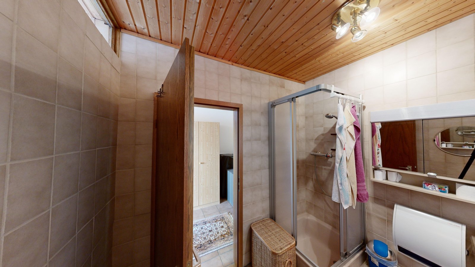 *VERKAUFT* | Einfamilienhaus mit 3 Garagen & Garten in idyllischer Waldrandlage