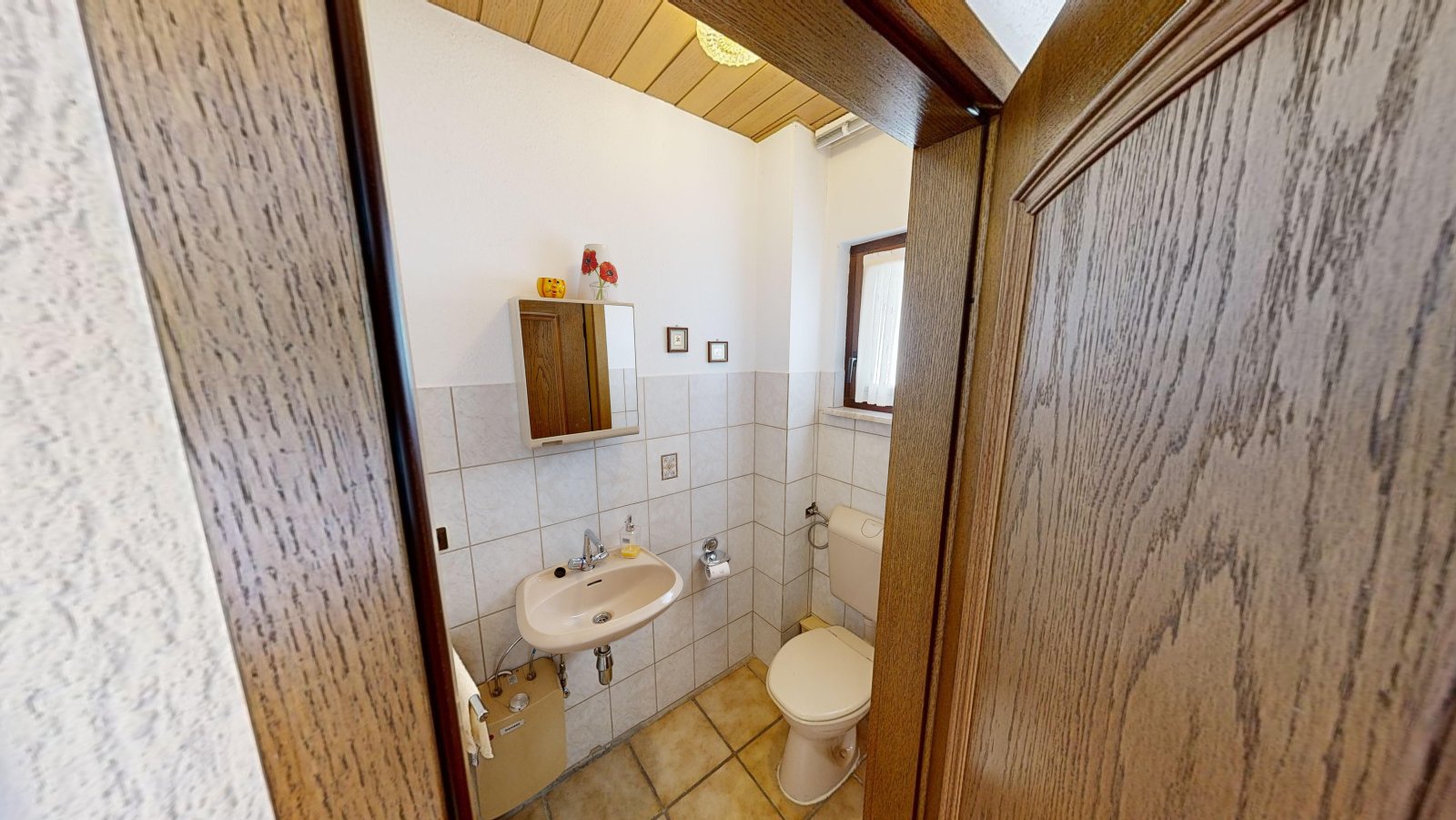 *VERKAUFT* | Einfamilienhaus mit 3 Garagen & Garten in idyllischer Waldrandlage