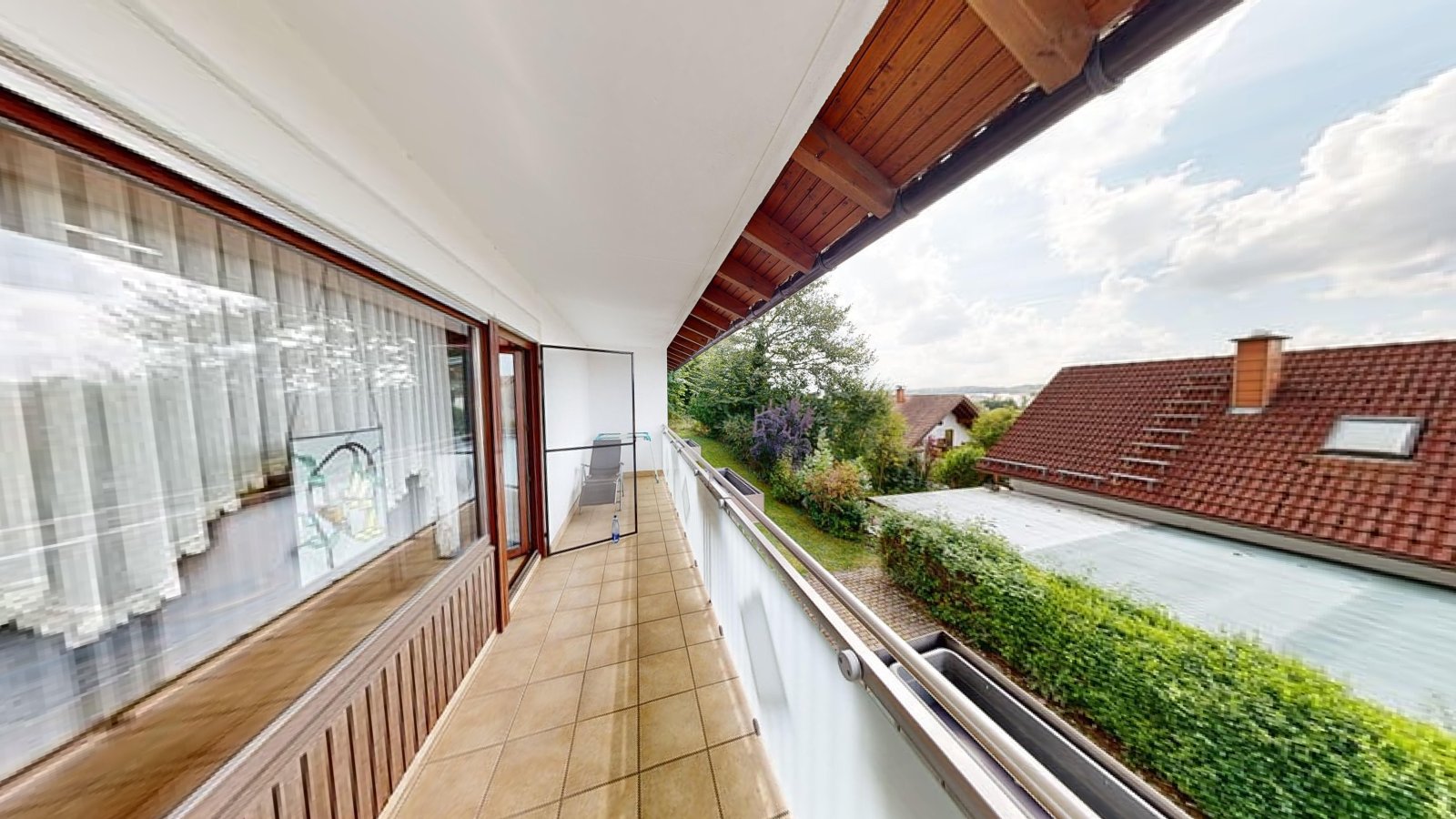 *VERKAUFT* | Einfamilienhaus mit 3 Garagen & Garten in idyllischer Waldrandlage