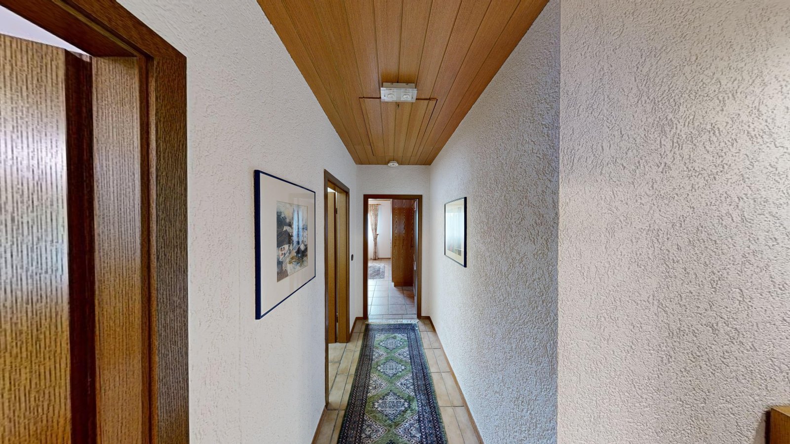 *VERKAUFT* | Einfamilienhaus mit 3 Garagen & Garten in idyllischer Waldrandlage