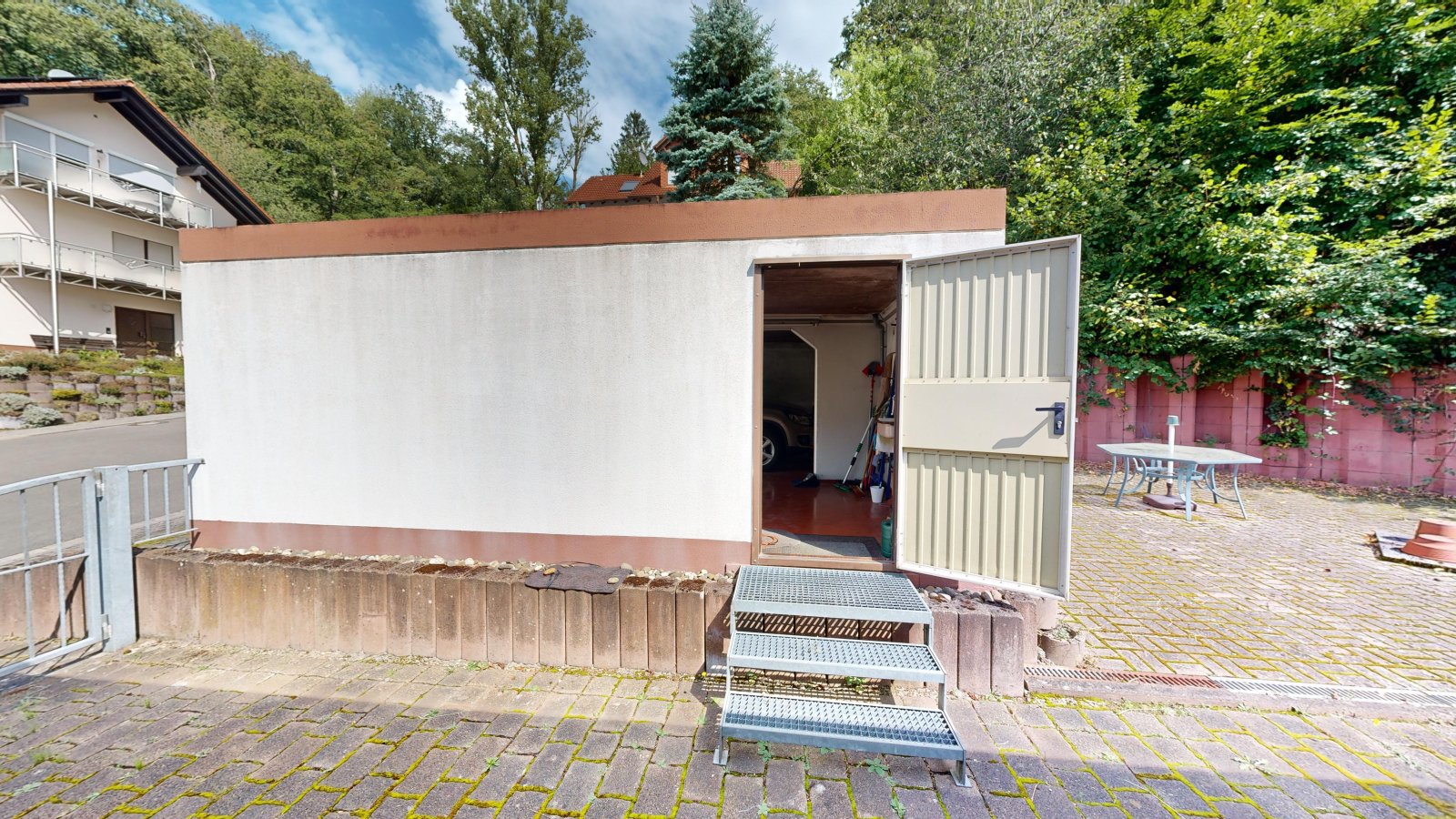 *VERKAUFT* | Einfamilienhaus mit 3 Garagen & Garten in idyllischer Waldrandlage