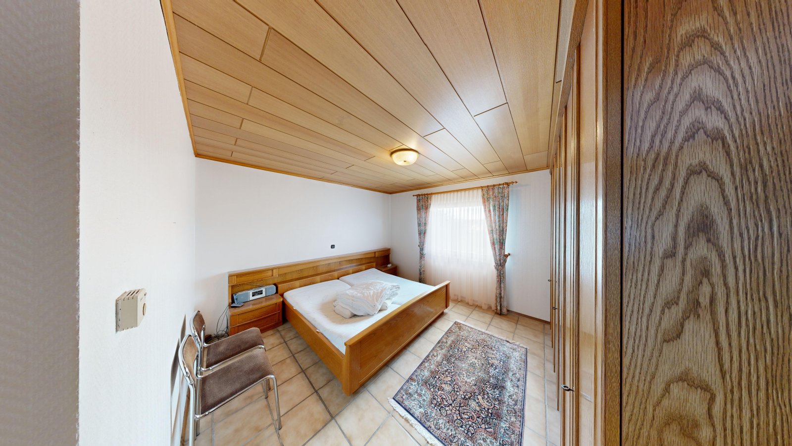 *VERKAUFT* | Einfamilienhaus mit 3 Garagen & Garten in idyllischer Waldrandlage