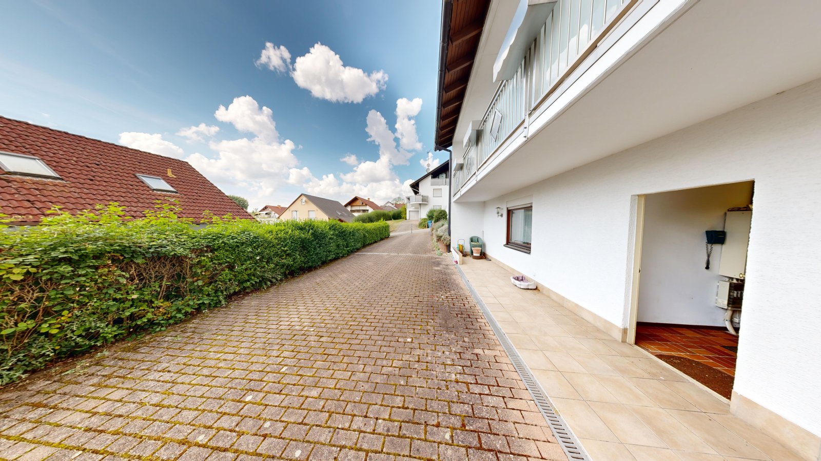 *VERKAUFT* | Einfamilienhaus mit 3 Garagen & Garten in idyllischer Waldrandlage