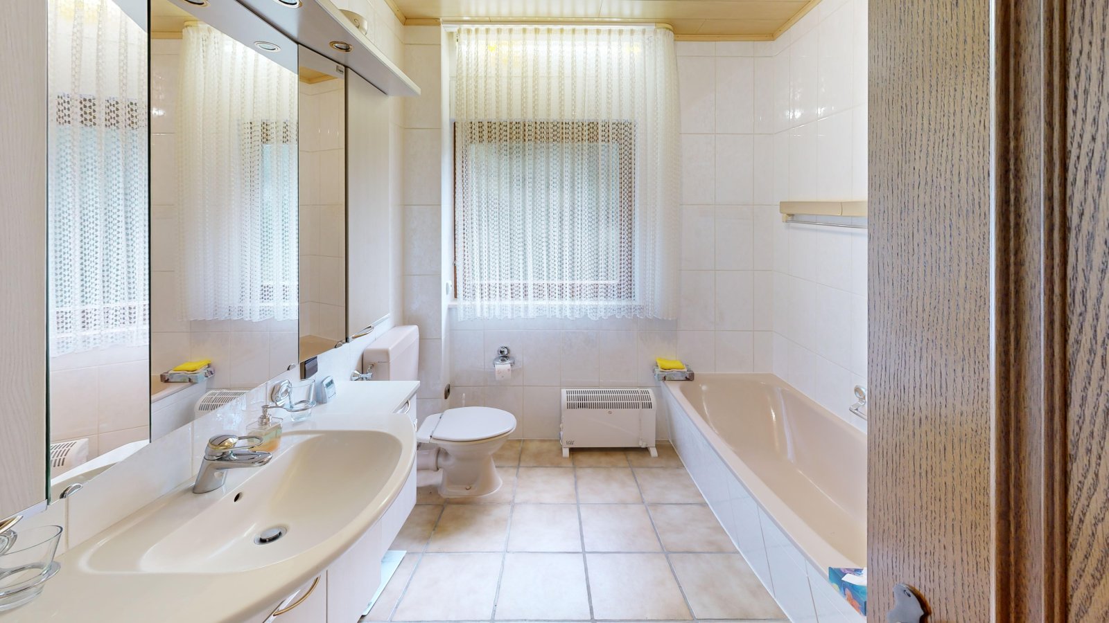 *VERKAUFT* | Einfamilienhaus mit 3 Garagen & Garten in idyllischer Waldrandlage