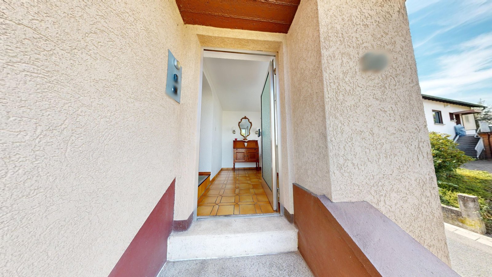 *VERKAUFT* | Einfamilienhaus mit Einliegerwohnung, 3 Garagen & Garten in attraktiver Wohnlage