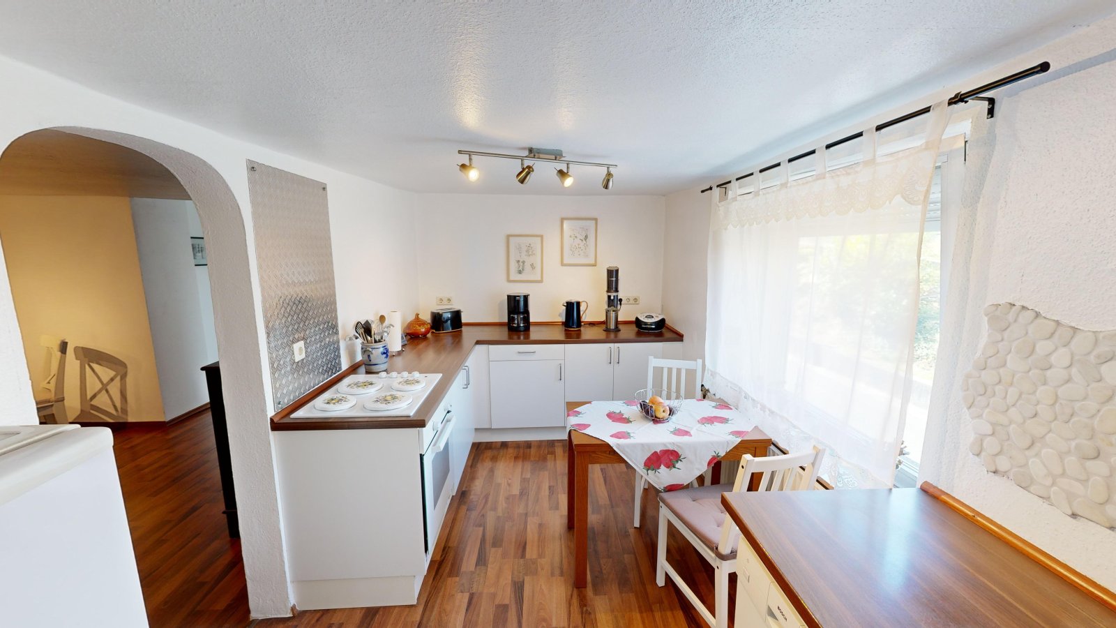 *VERKAUFT* | Einfamilienhaus mit Einliegerwohnung, 3 Garagen & Garten in attraktiver Wohnlage