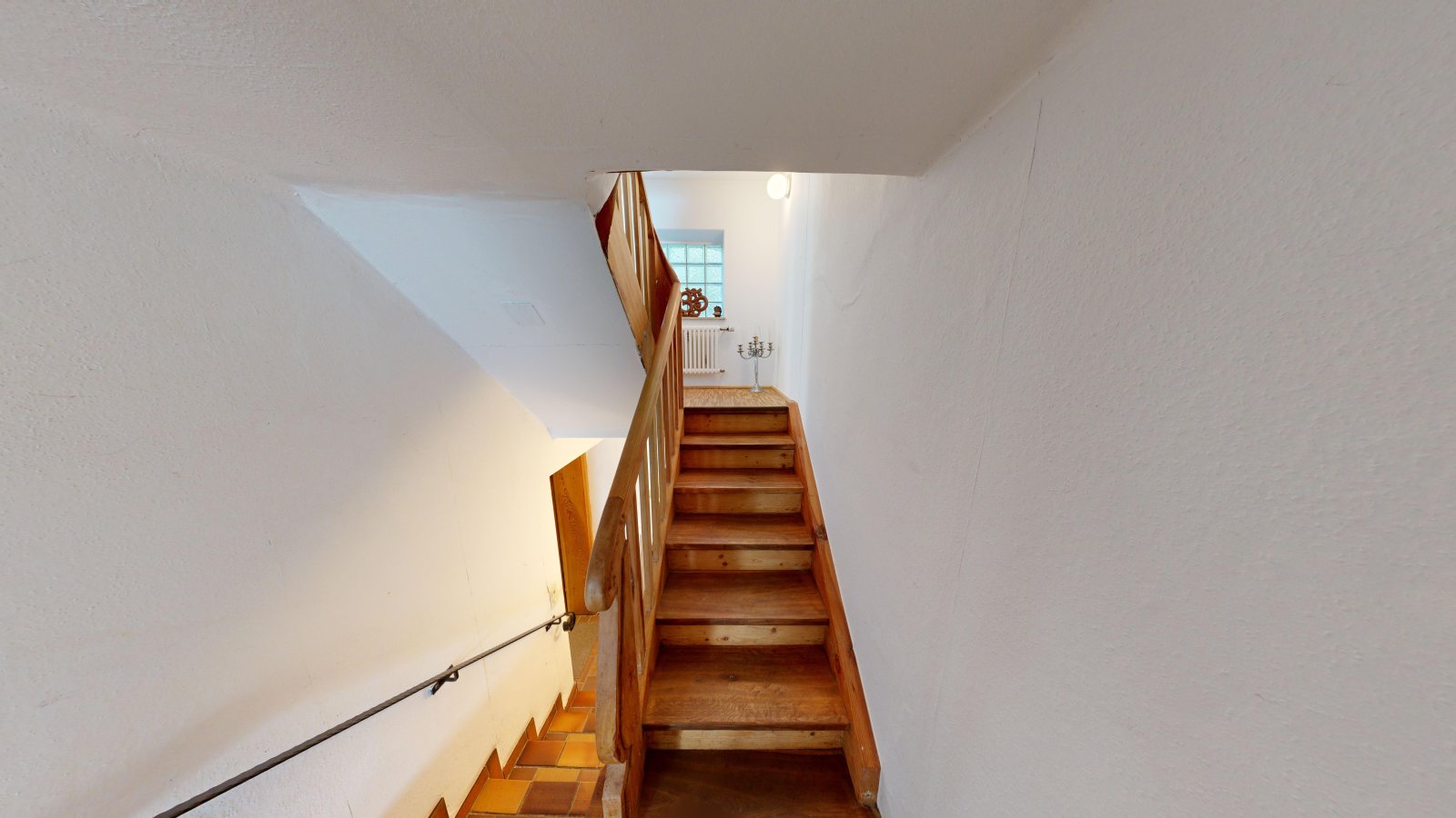 *VERKAUFT* | Einfamilienhaus mit Einliegerwohnung, 3 Garagen & Garten in attraktiver Wohnlage