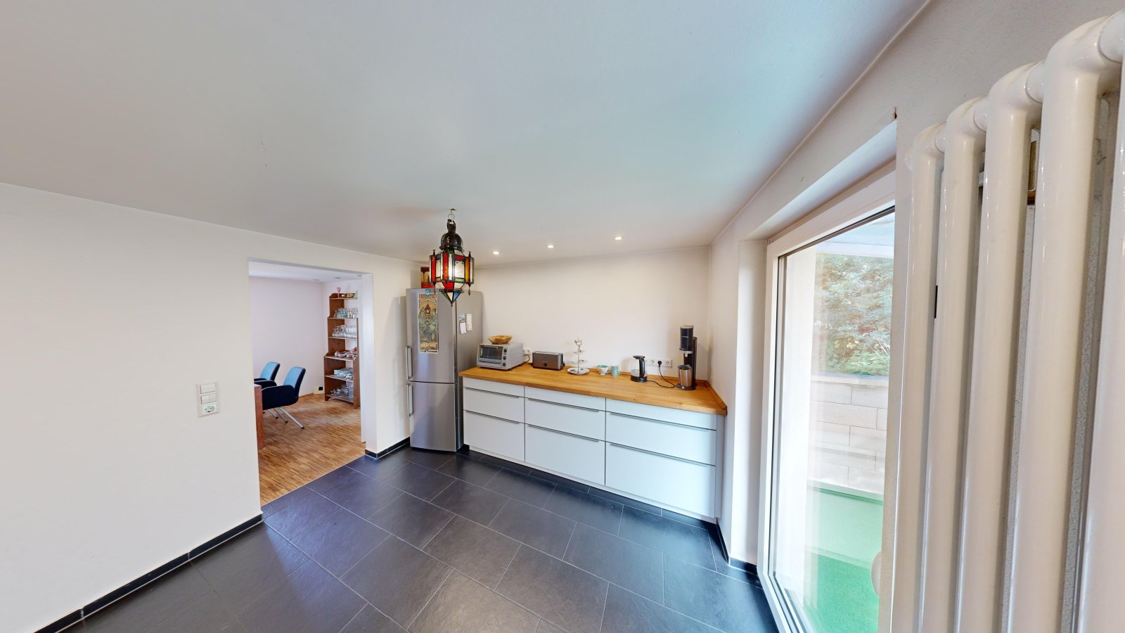 *VERKAUFT* | Einfamilienhaus mit Einliegerwohnung, 3 Garagen & Garten in attraktiver Wohnlage