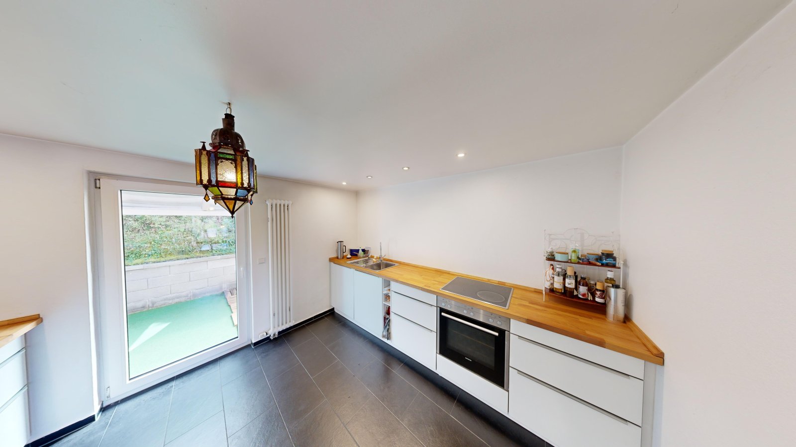 *VERKAUFT* | Einfamilienhaus mit Einliegerwohnung, 3 Garagen & Garten in attraktiver Wohnlage