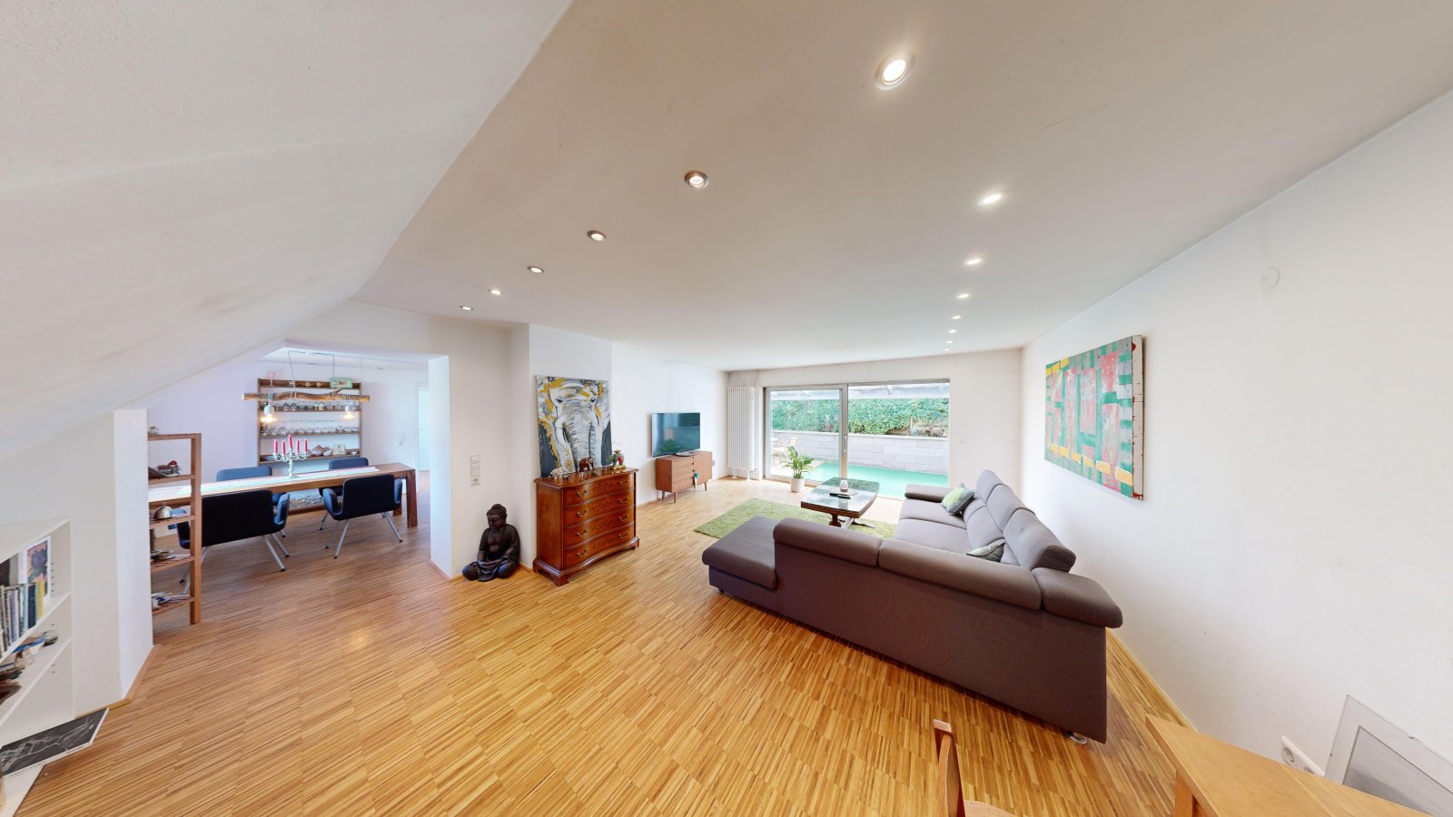 *VERKAUFT* | Einfamilienhaus mit Einliegerwohnung, 3 Garagen & Garten in attraktiver Wohnlage