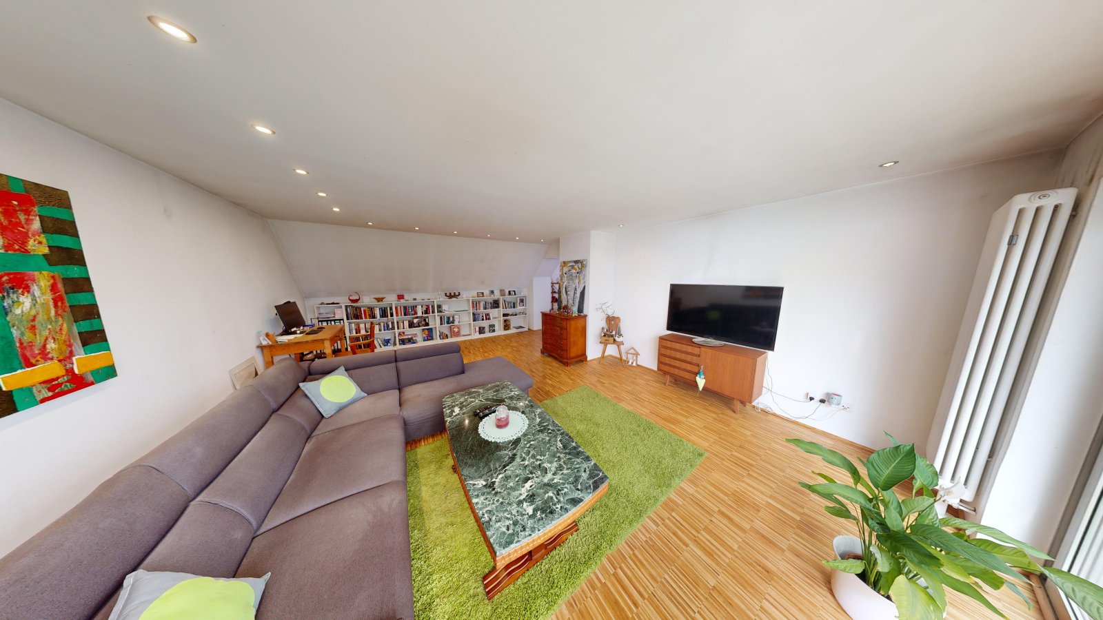 *VERKAUFT* | Einfamilienhaus mit Einliegerwohnung, 3 Garagen & Garten in attraktiver Wohnlage