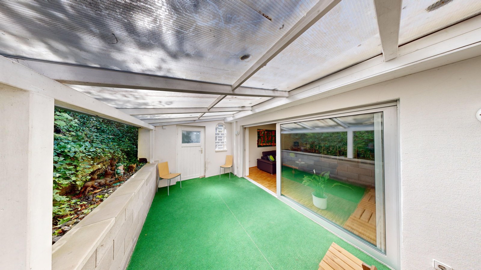 *VERKAUFT* | Einfamilienhaus mit Einliegerwohnung, 3 Garagen & Garten in attraktiver Wohnlage