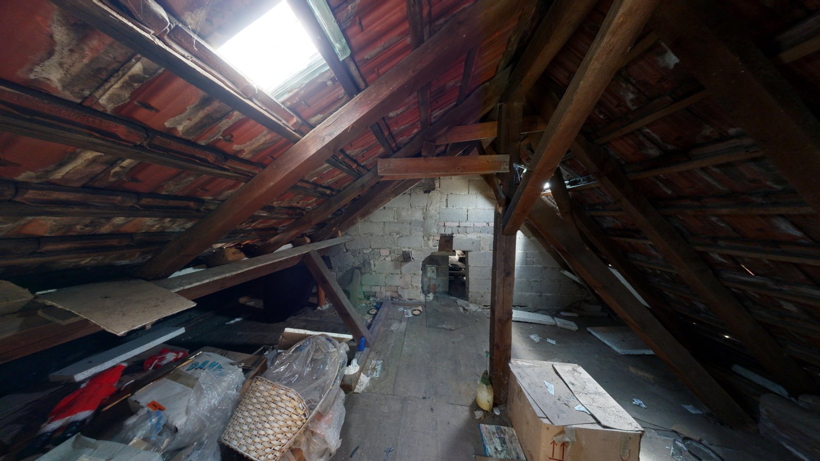 *VERKAUFT* | Einfamilienhaus mit Einliegerwohnung, 3 Garagen & Garten in attraktiver Wohnlage