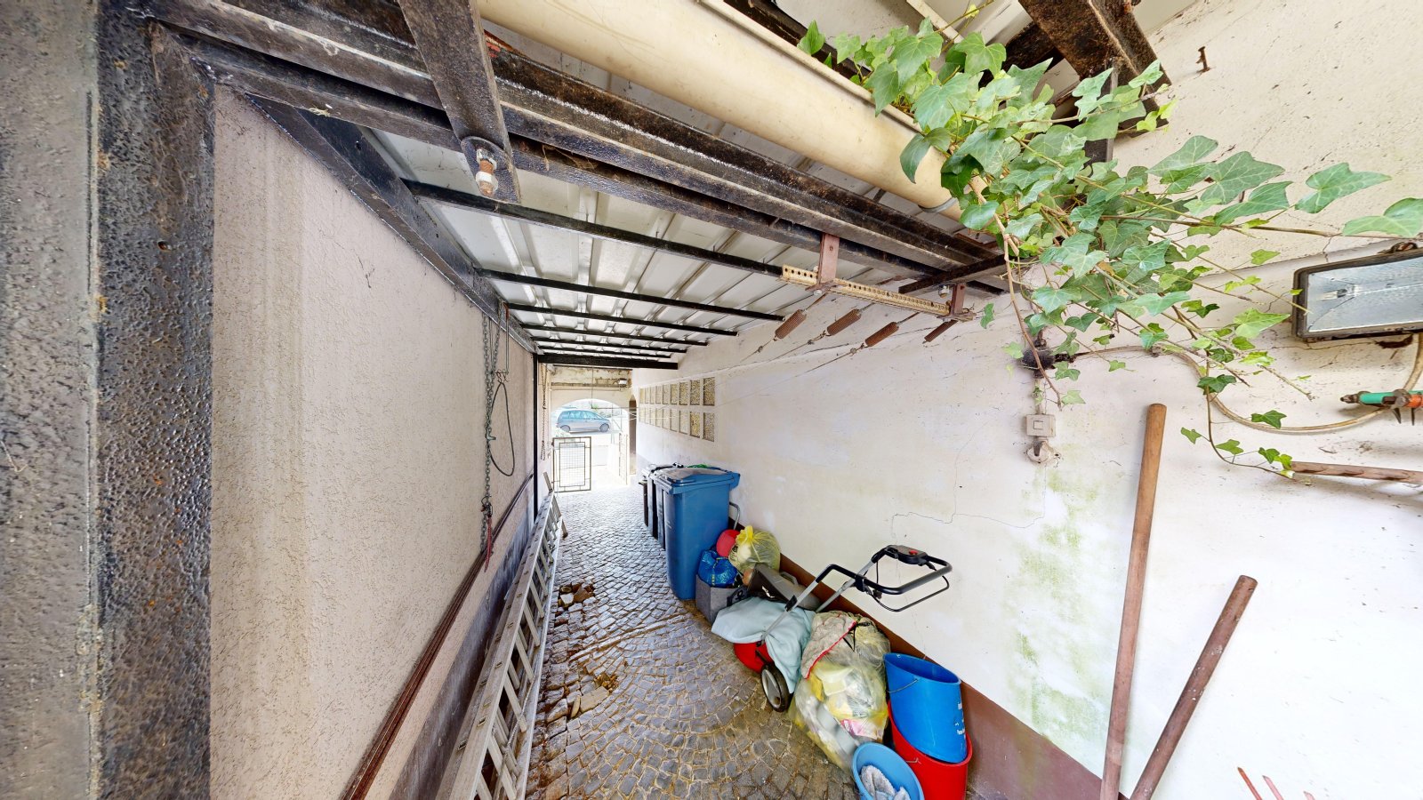 *VERKAUFT* | Einfamilienhaus mit Einliegerwohnung, 3 Garagen & Garten in attraktiver Wohnlage