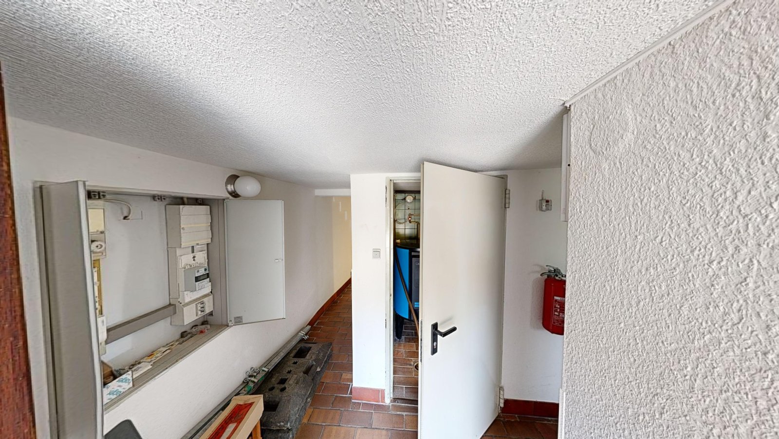 *VERKAUFT* | Einfamilienhaus mit Einliegerwohnung, 3 Garagen & Garten in attraktiver Wohnlage