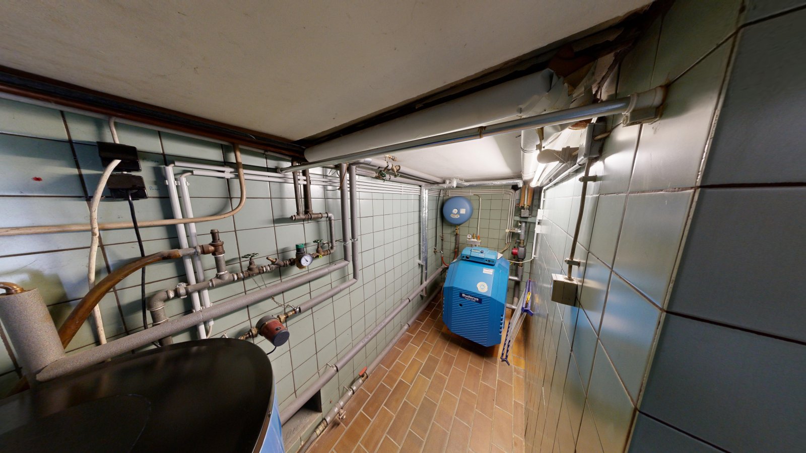 *VERKAUFT* | Einfamilienhaus mit Einliegerwohnung, 3 Garagen & Garten in attraktiver Wohnlage