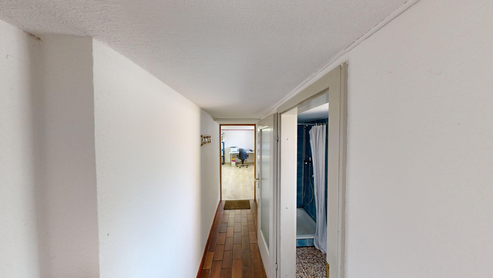 *VERKAUFT* | Einfamilienhaus mit Einliegerwohnung, 3 Garagen & Garten in attraktiver Wohnlage