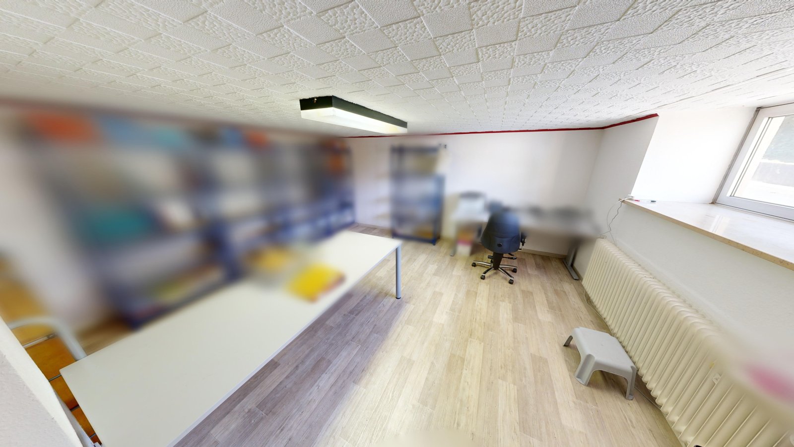 *VERKAUFT* | Einfamilienhaus mit Einliegerwohnung, 3 Garagen & Garten in attraktiver Wohnlage