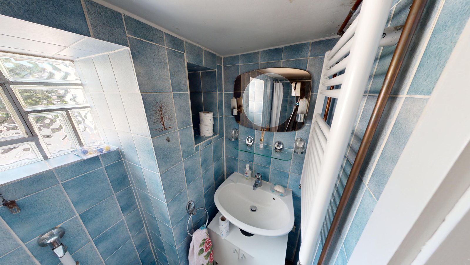 *VERKAUFT* | Einfamilienhaus mit Einliegerwohnung, 3 Garagen & Garten in attraktiver Wohnlage