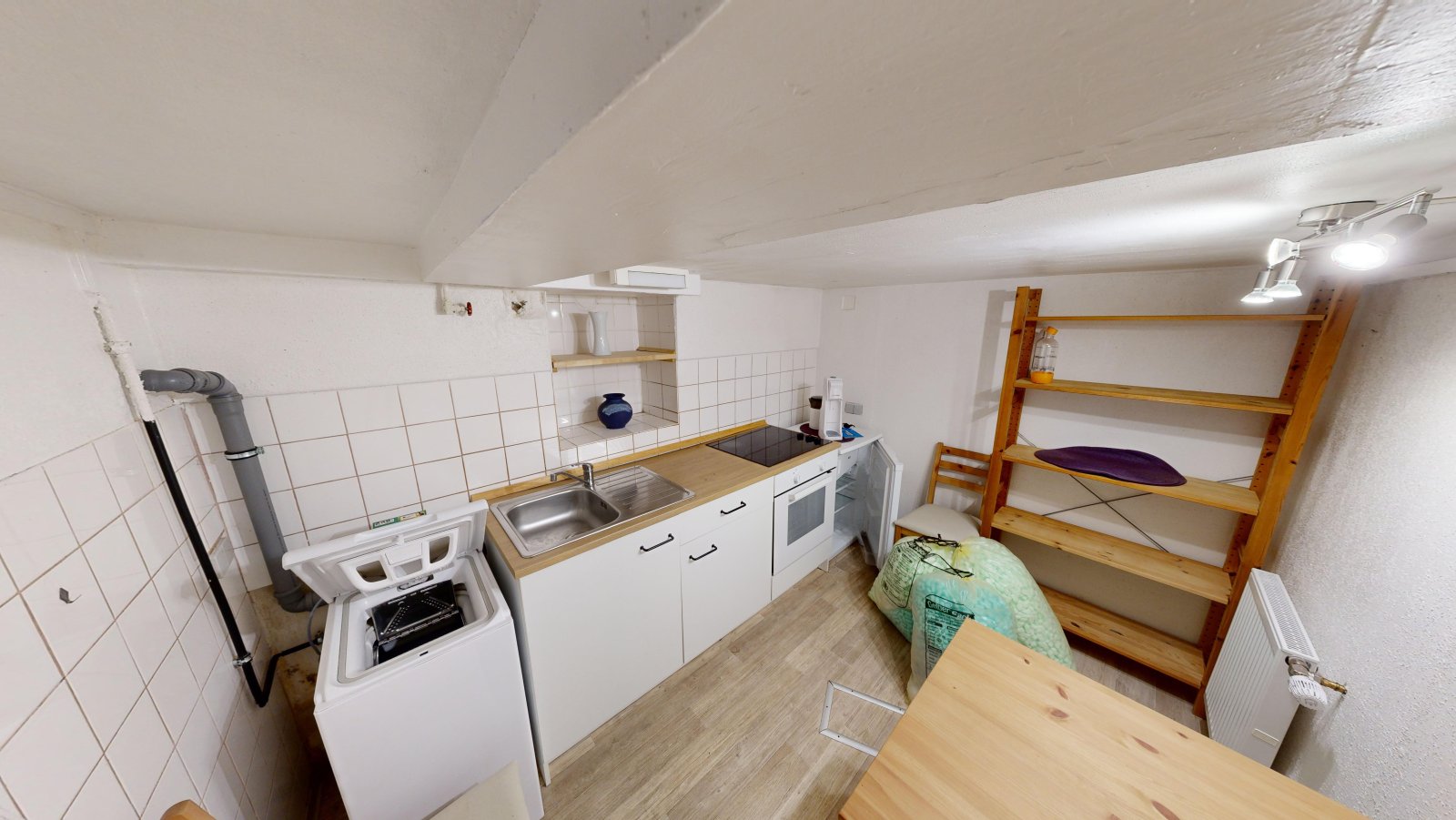 *VERKAUFT* | Einfamilienhaus mit Einliegerwohnung, 3 Garagen & Garten in attraktiver Wohnlage