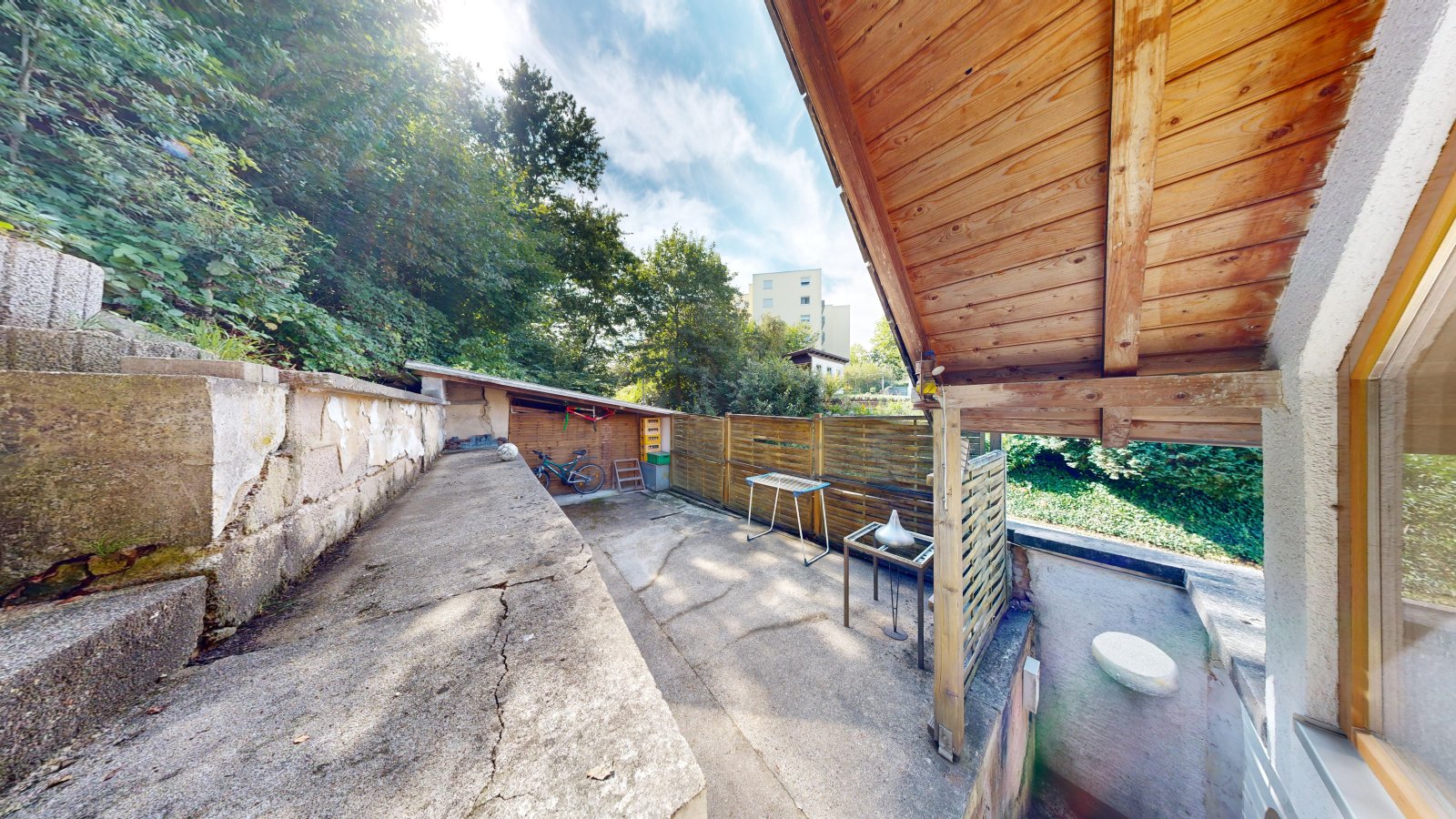 *VERKAUFT* | Einfamilienhaus mit Einliegerwohnung, 3 Garagen & Garten in attraktiver Wohnlage