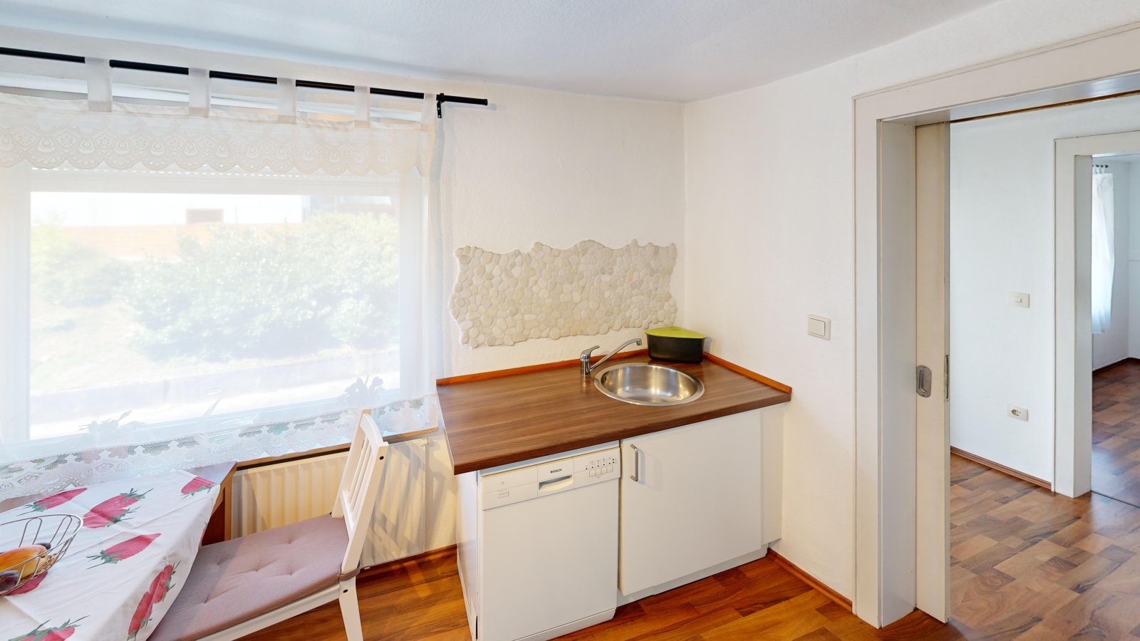 *VERKAUFT* | Einfamilienhaus mit Einliegerwohnung, 3 Garagen & Garten in attraktiver Wohnlage