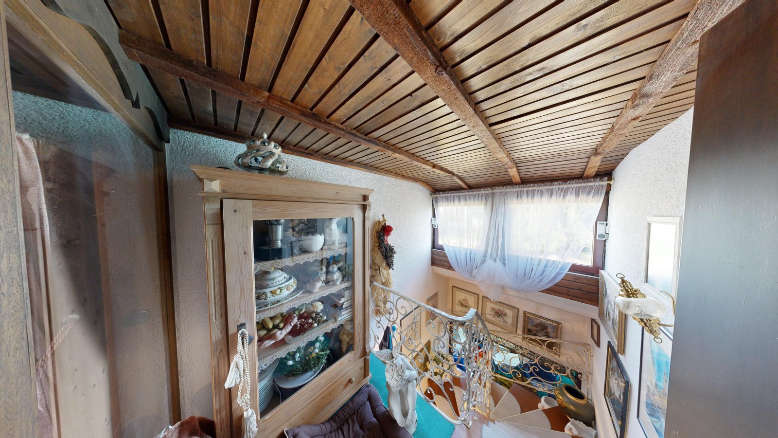 *VERKAUFT* | Einfamilienhaus im romantischen Landhausstil mit großem Garten, Schwimmhalle und Garage