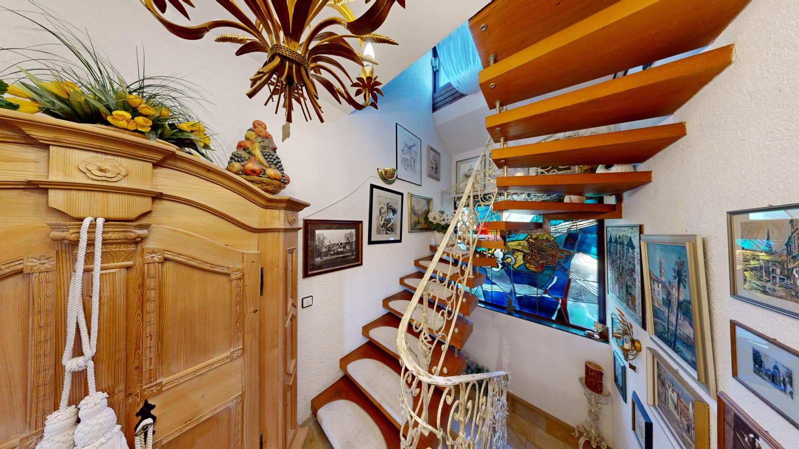 *VERKAUFT* | Einfamilienhaus im romantischen Landhausstil mit großem Garten, Schwimmhalle und Garage