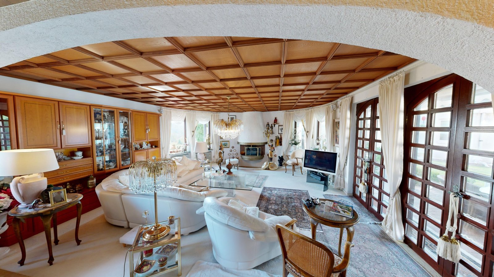 *VERKAUFT* | Einfamilienhaus im romantischen Landhausstil mit großem Garten, Schwimmhalle und Garage