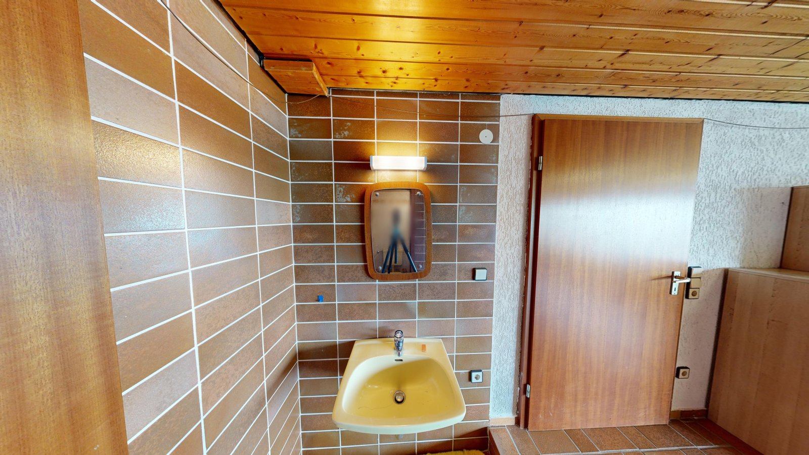 *VERKAUFT* | Einfamilienhaus im romantischen Landhausstil mit großem Garten, Schwimmhalle und Garage