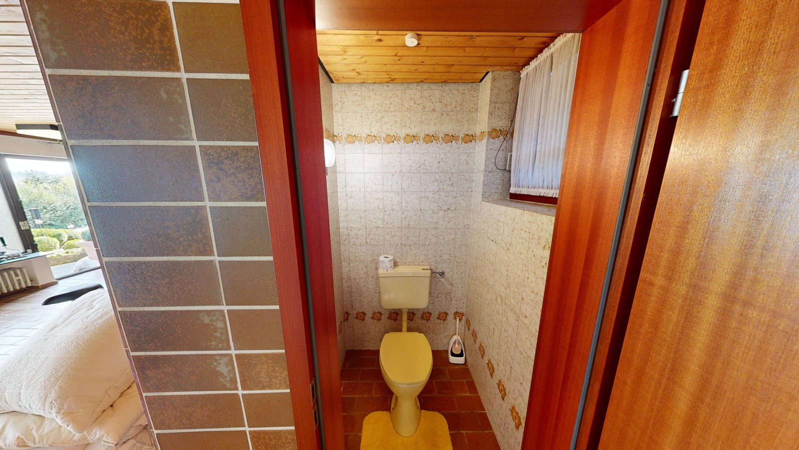 *VERKAUFT* | Einfamilienhaus im romantischen Landhausstil mit großem Garten, Schwimmhalle und Garage