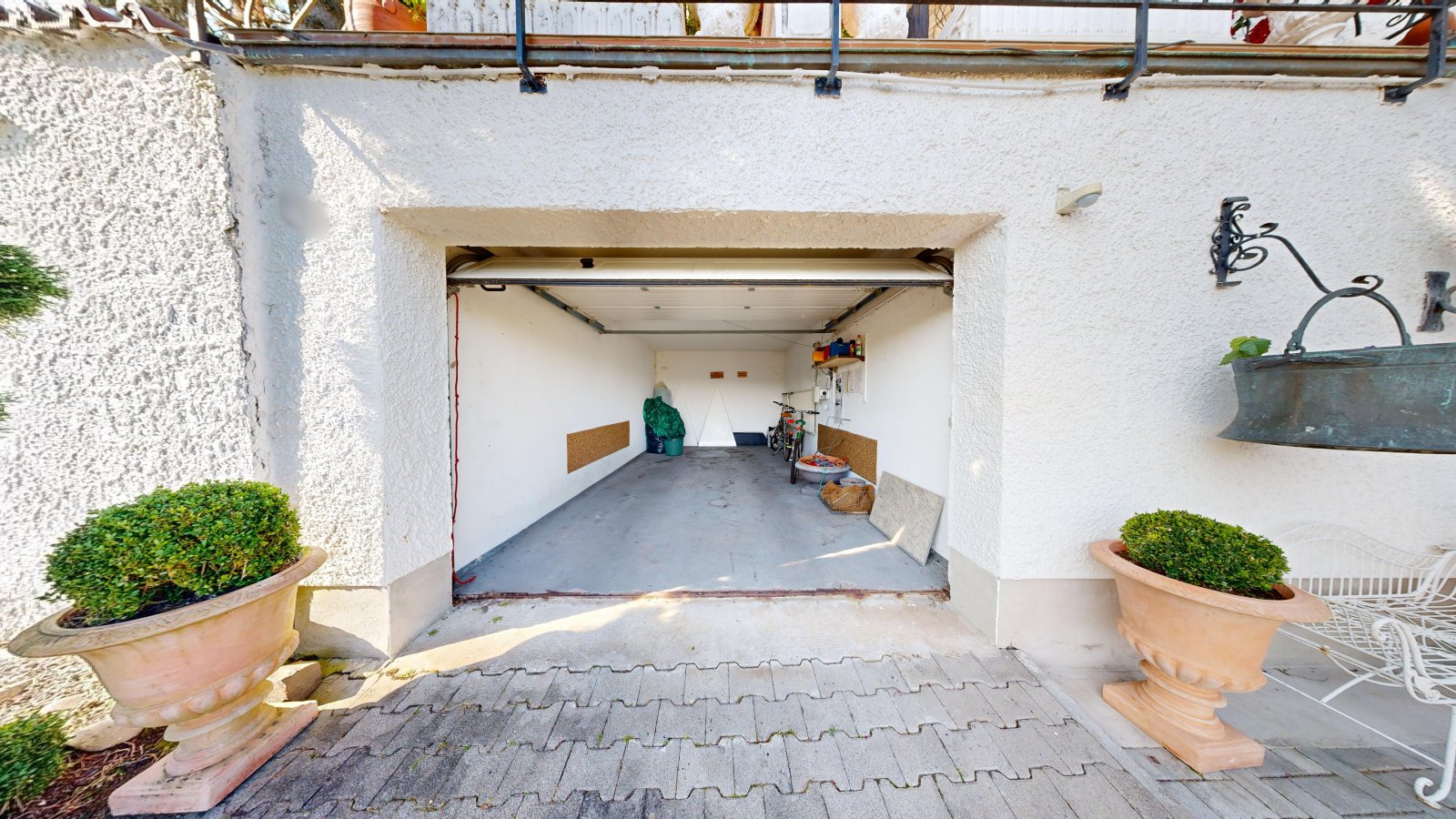 *VERKAUFT* | Einfamilienhaus im romantischen Landhausstil mit großem Garten, Schwimmhalle und Garage