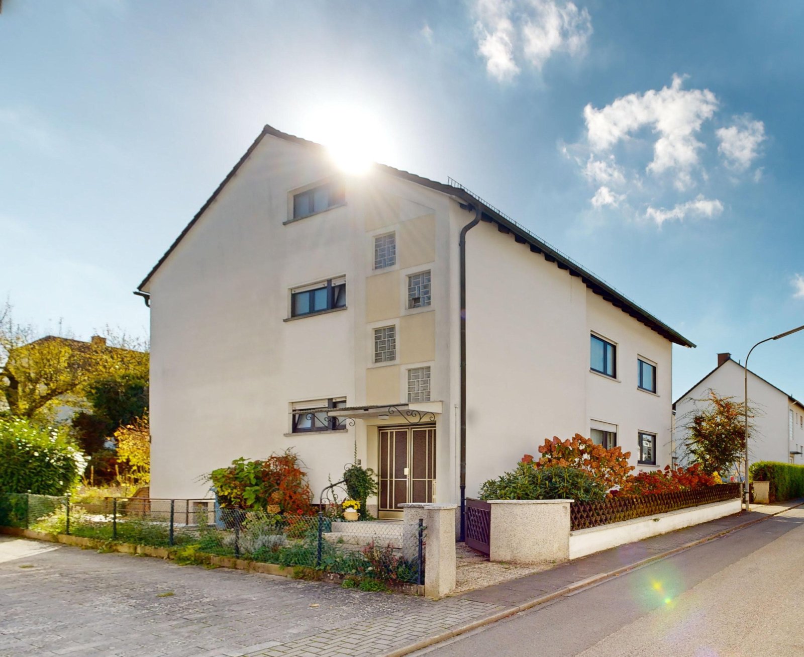 *VERKAUFT* | Von Kapitalanlage bis Mehrgenerationenhaus | Zweifamilienhaus mit großem Garten & Garage