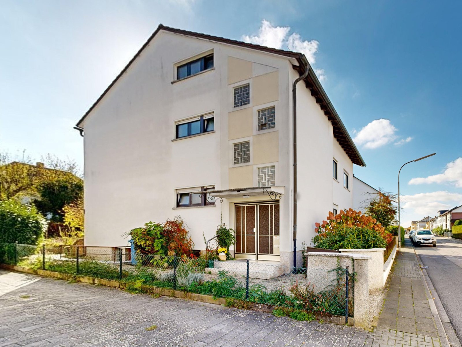 *VERKAUFT* | Von Kapitalanlage bis Mehrgenerationenhaus | Zweifamilienhaus mit großem Garten & Garage