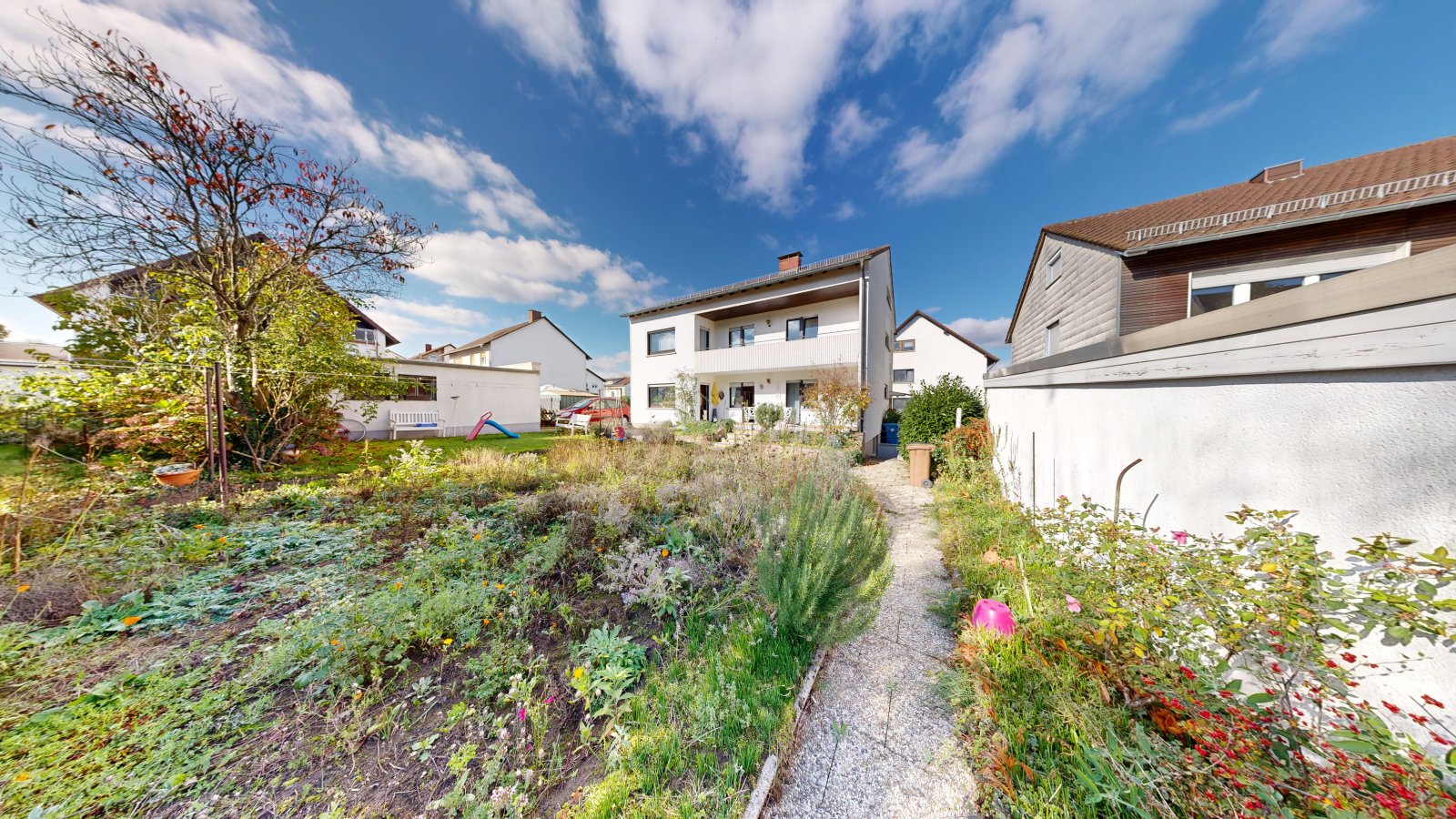 *VERKAUFT* | Von Kapitalanlage bis Mehrgenerationenhaus | Zweifamilienhaus mit großem Garten & Garage