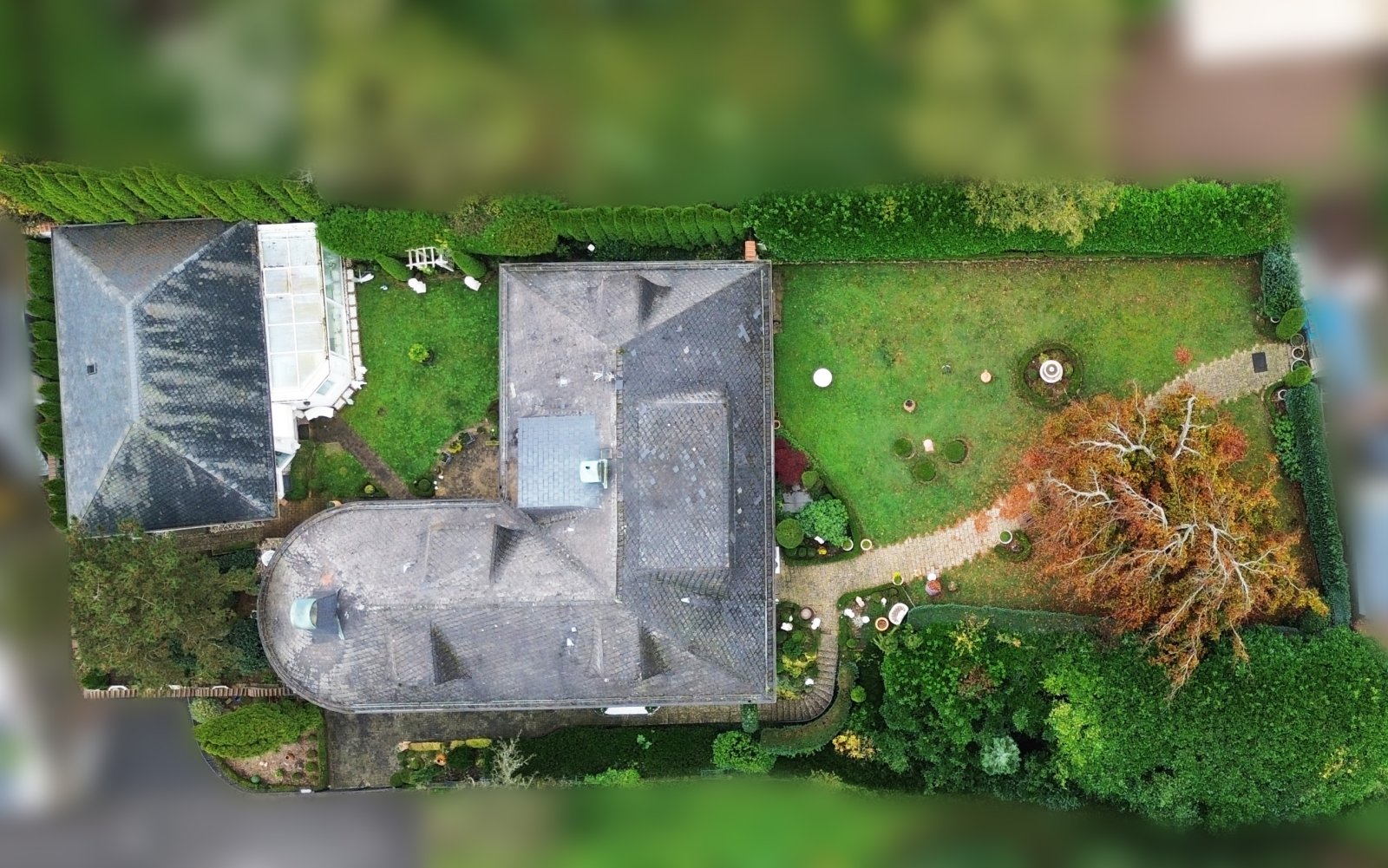 *VERKAUFT* | Einfamilienhaus im romantischen Landhausstil mit großem Garten, Schwimmhalle und Garage