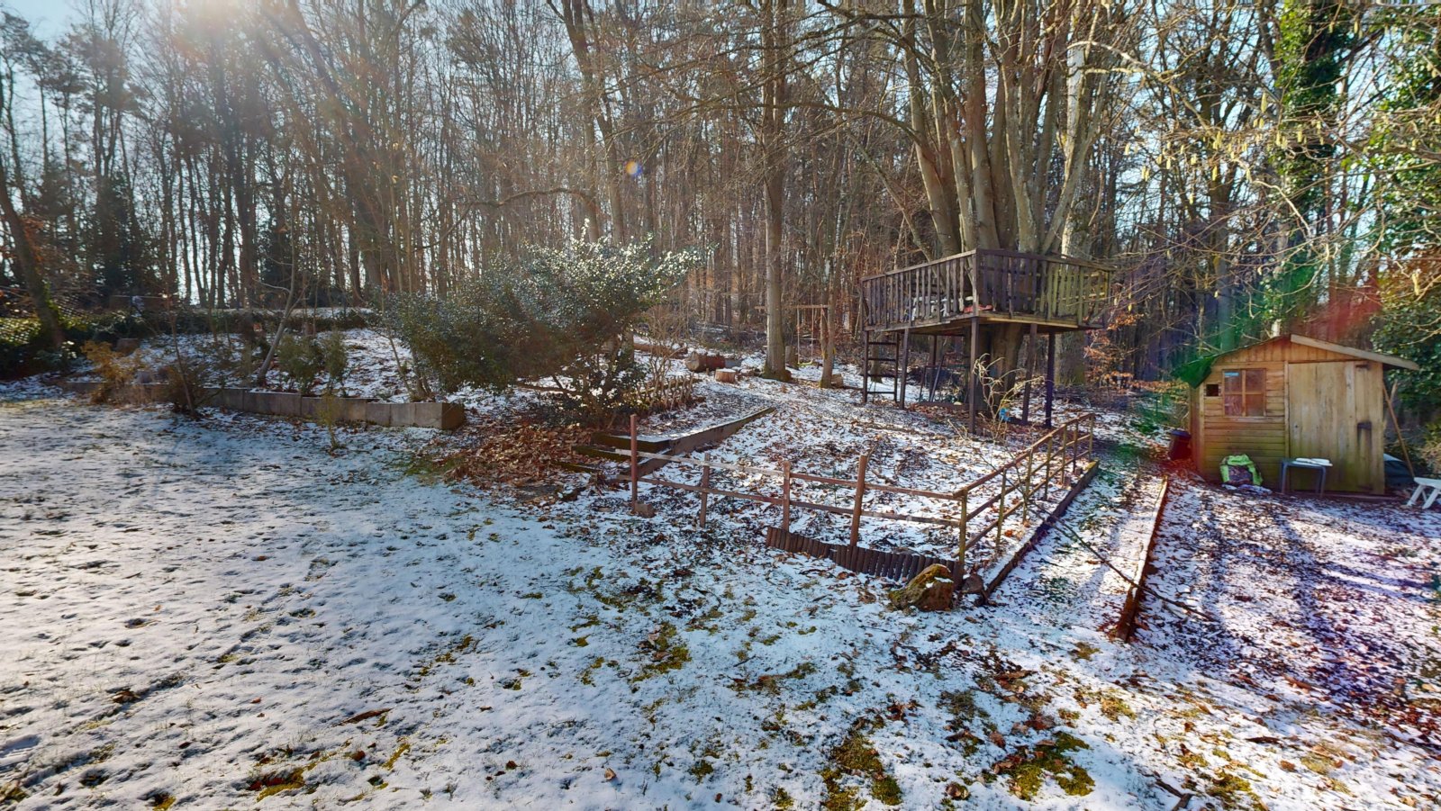 *VERKAUFT* | Erbpacht am Waldrand | Einfamilienhaus mit Einliegerwohnung, Garten & Garage