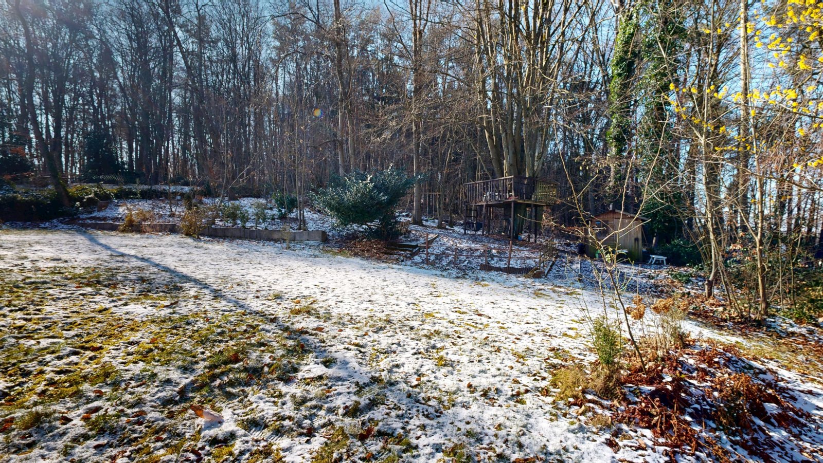 *VERKAUFT* | Erbpacht am Waldrand | Einfamilienhaus mit Einliegerwohnung, Garten & Garage