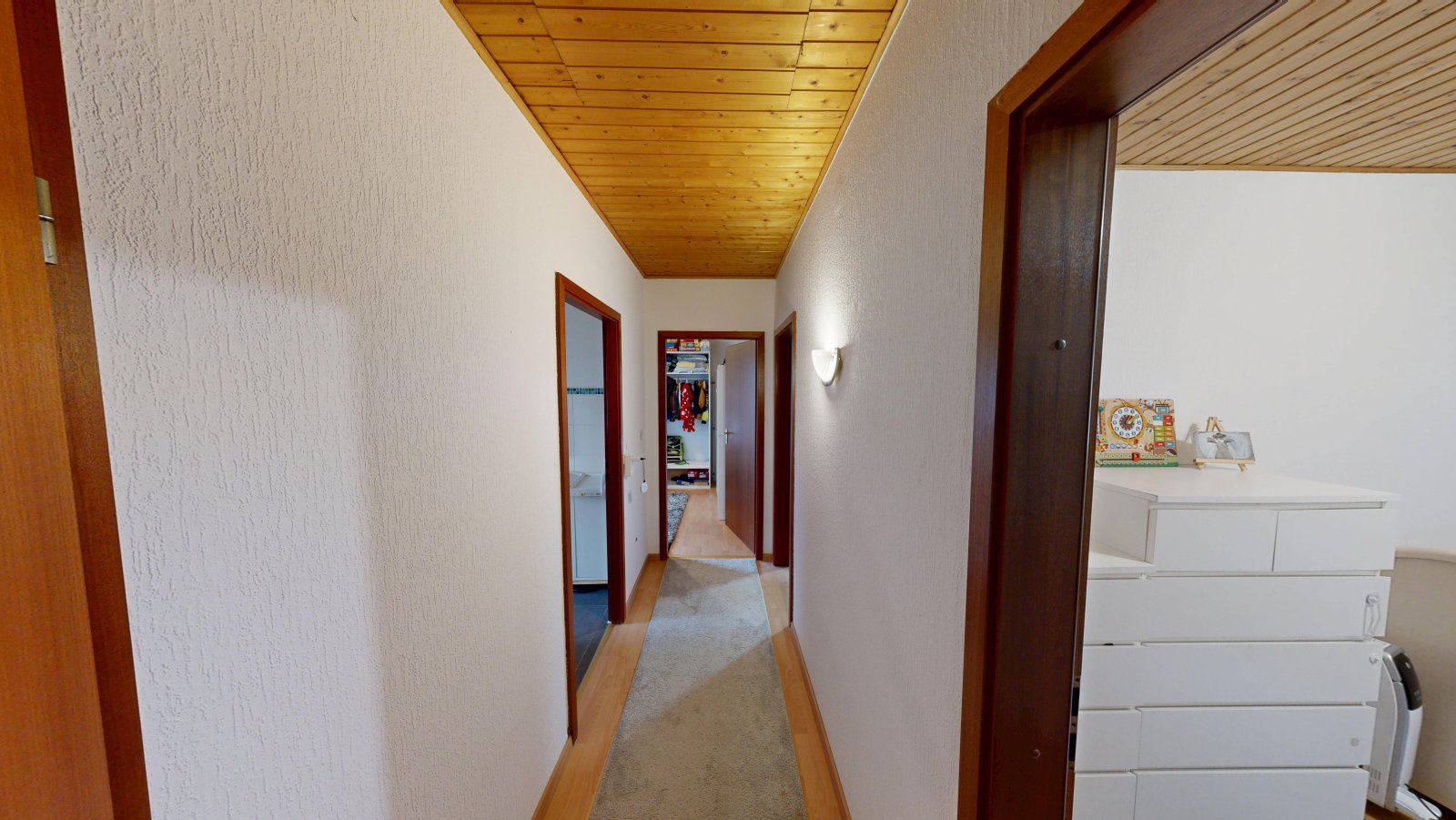 *VERKAUFT* | Erbpacht am Waldrand | Einfamilienhaus mit Einliegerwohnung, Garten & Garage