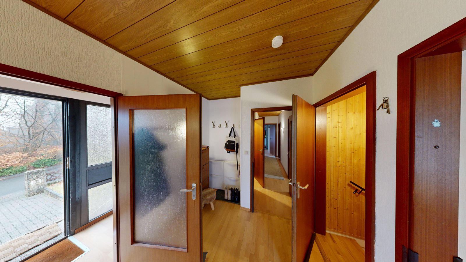 *VERKAUFT* | Erbpacht am Waldrand | Einfamilienhaus mit Einliegerwohnung, Garten & Garage