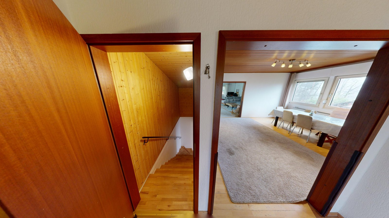 *VERKAUFT* | Erbpacht am Waldrand | Einfamilienhaus mit Einliegerwohnung, Garten & Garage