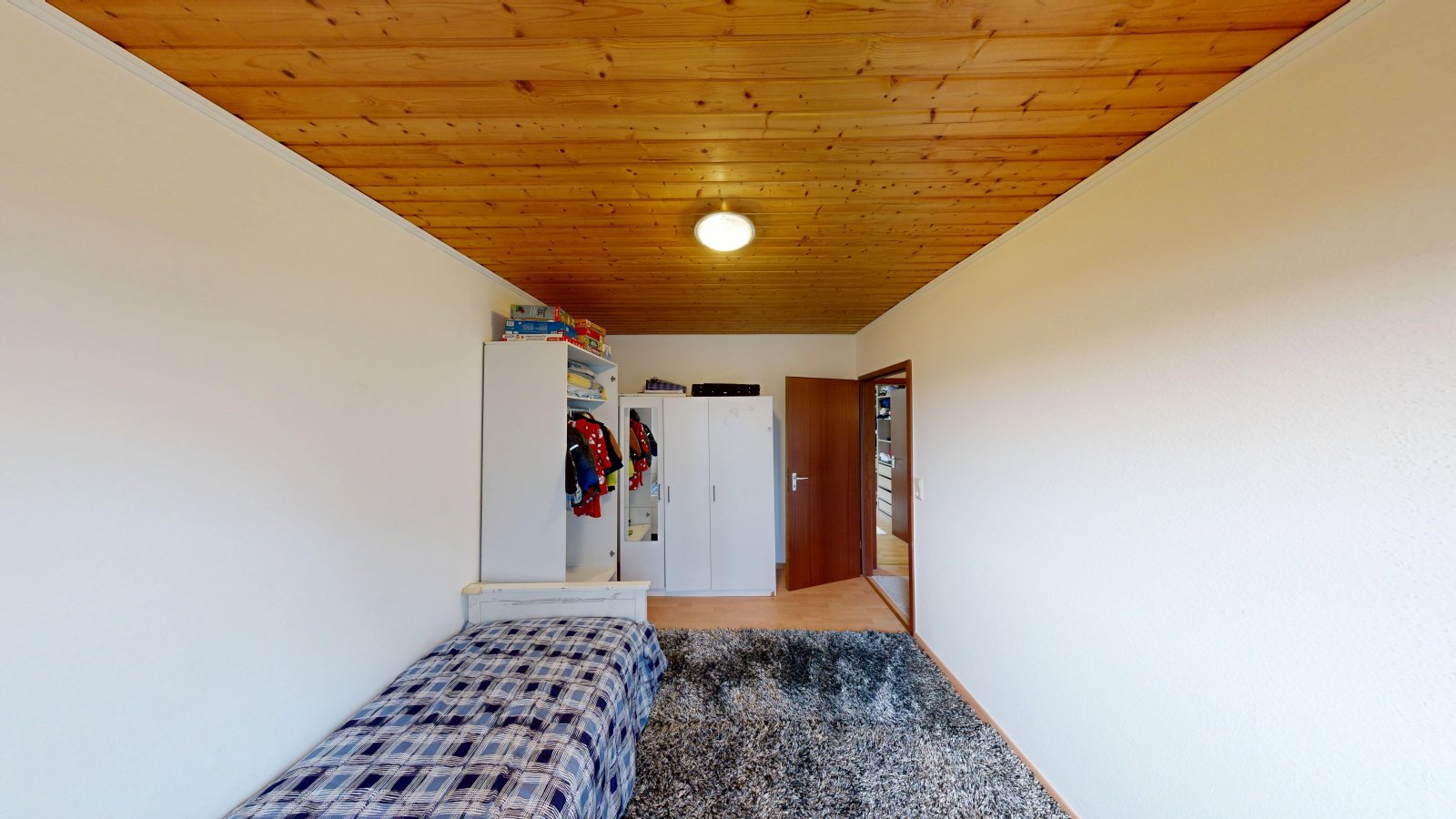 *VERKAUFT* | Erbpacht am Waldrand | Einfamilienhaus mit Einliegerwohnung, Garten & Garage