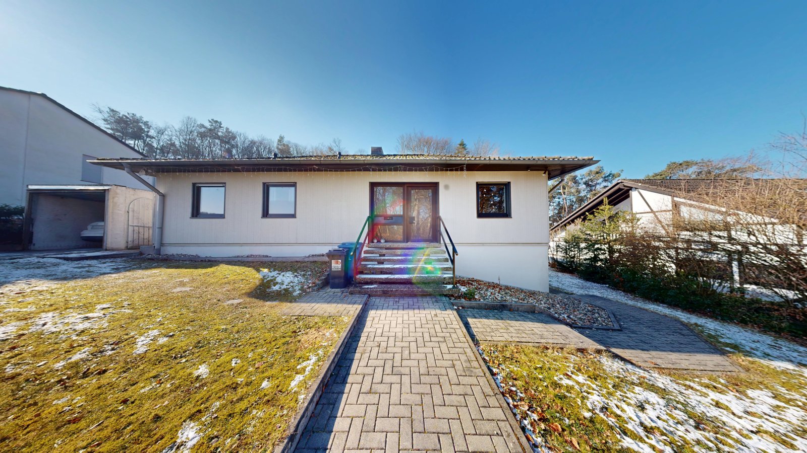 *VERKAUFT* | Erbpacht am Waldrand | Einfamilienhaus mit Einliegerwohnung, Garten & Garage